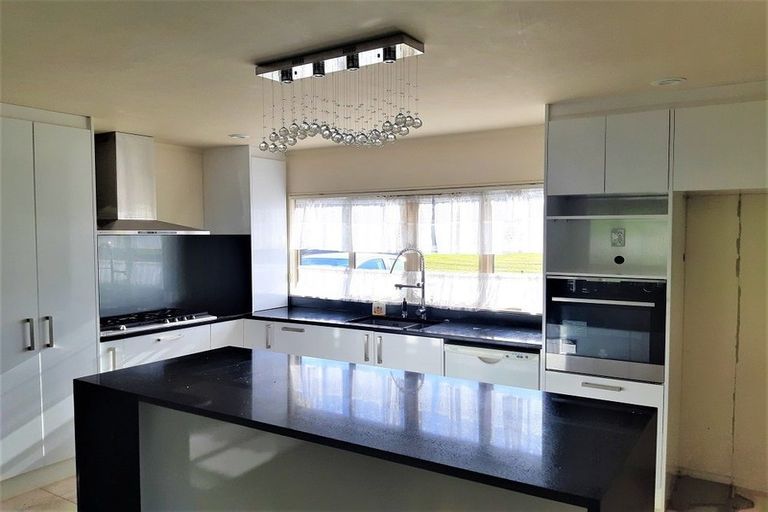 Photo of property in 2 Lockington Avenue, Henderson, Auckland, 0612