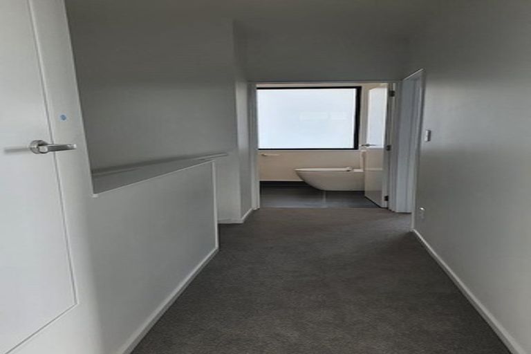 Photo of property in 15/62 Spenmoor Street, Newlands, Wellington, 6037