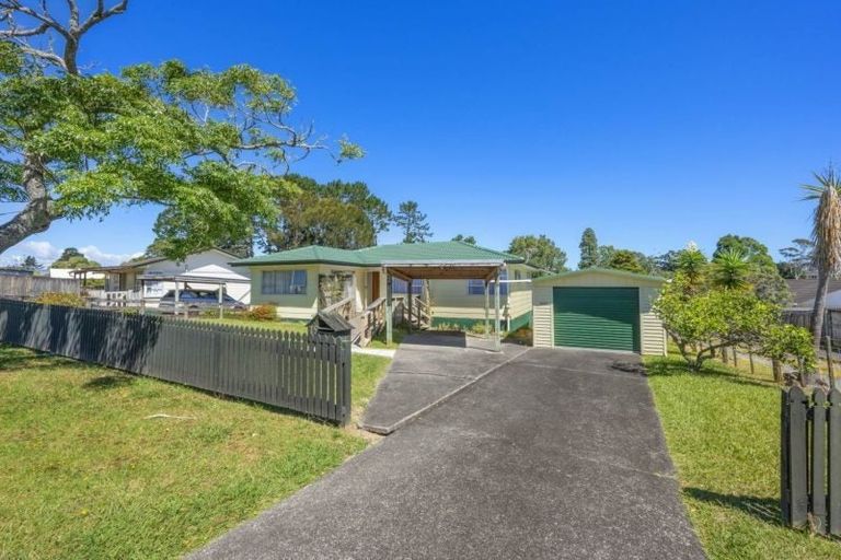 Photo of property in 79 Oreil Avenue, West Harbour, Auckland, 0618