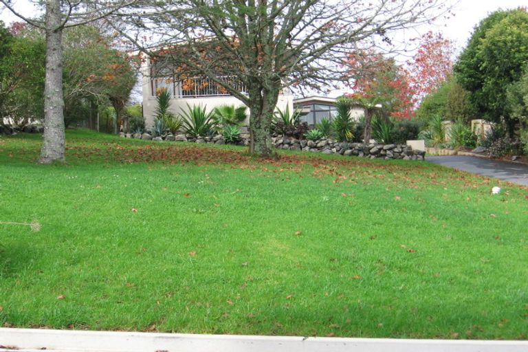 Photo of property in 24 Outlook Road, Greenhithe, Auckland, 0632