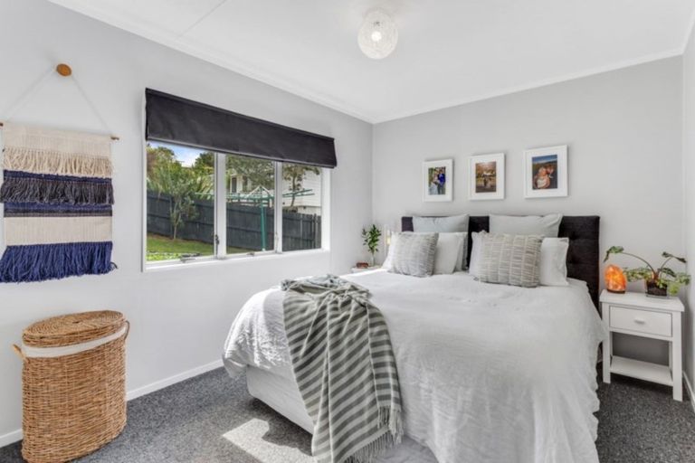 Photo of property in 7 Elizabeth Drive, West Harbour, Auckland, 0618