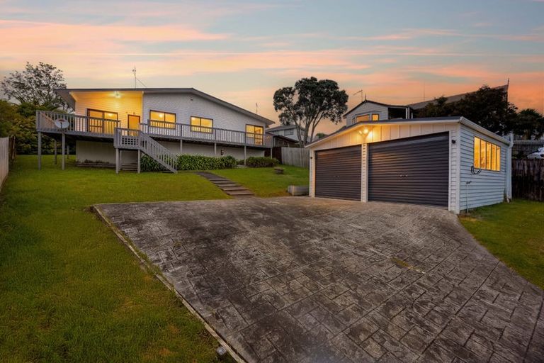 Photo of property in 12 Clearview Heights, Ranui, Auckland, 0612