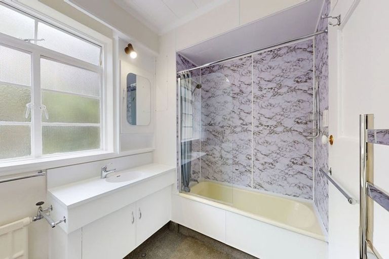 Photo of property in Wharenui Apartments, 274 Oriental Parade, Oriental Bay, Wellington, 6011