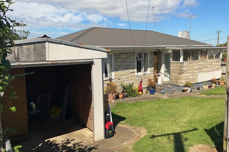 Photo of property in 2 Richard Road, Mangere, Auckland, 2022