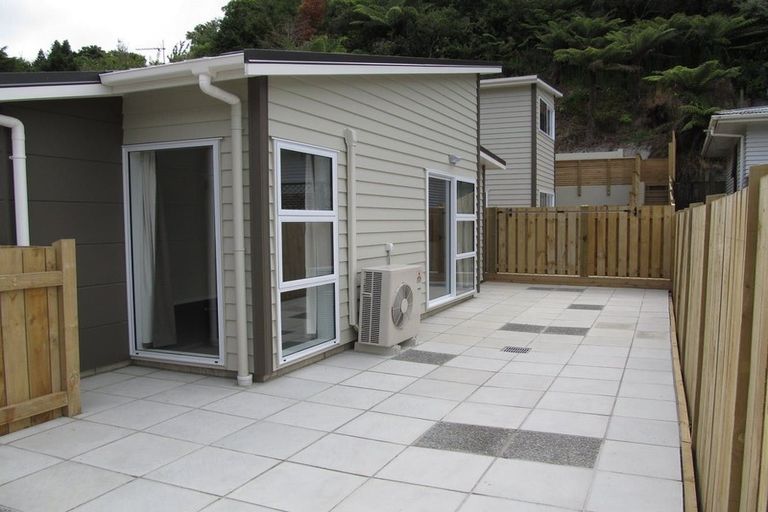 Photo of property in 16a Lincoln Avenue, Tawa, Wellington, 5028