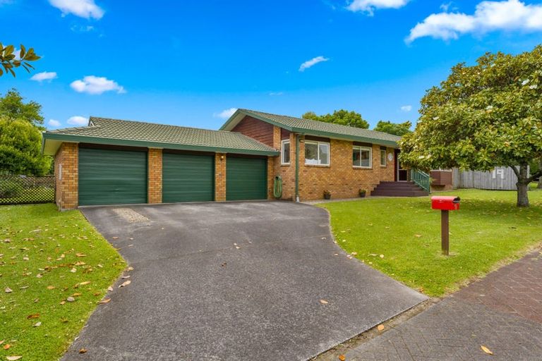 Photo of property in 19 Rosella Grove, Waimauku, 0812