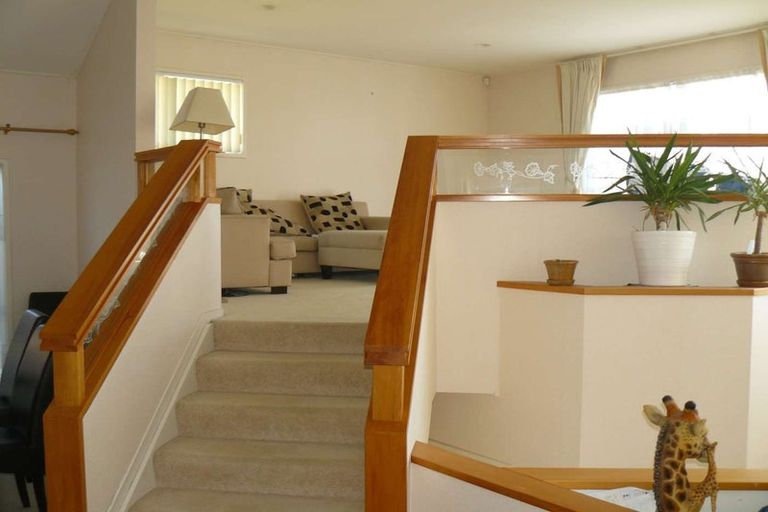 Photo of property in 28 Currell Way, Somerville, Auckland, 2014