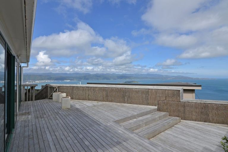 Photo of property in 6a Sunhaven Drive, Newlands, Wellington, 6037