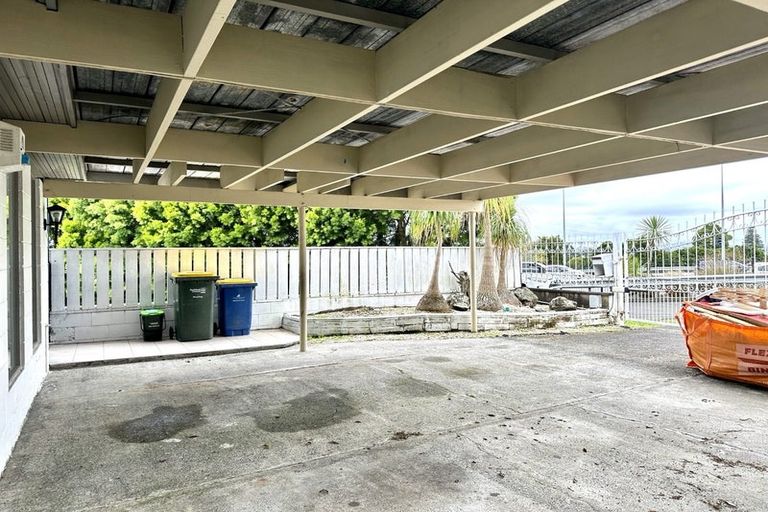 Photo of property in 358 Te Atatu Road, Te Atatu South, Auckland, 0610