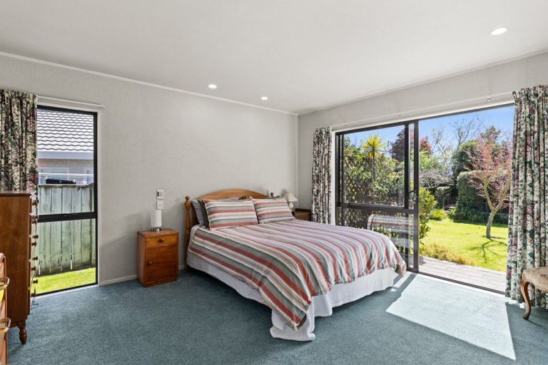 Photo of property in 12 Kingsgate Row, Havelock North, 4130