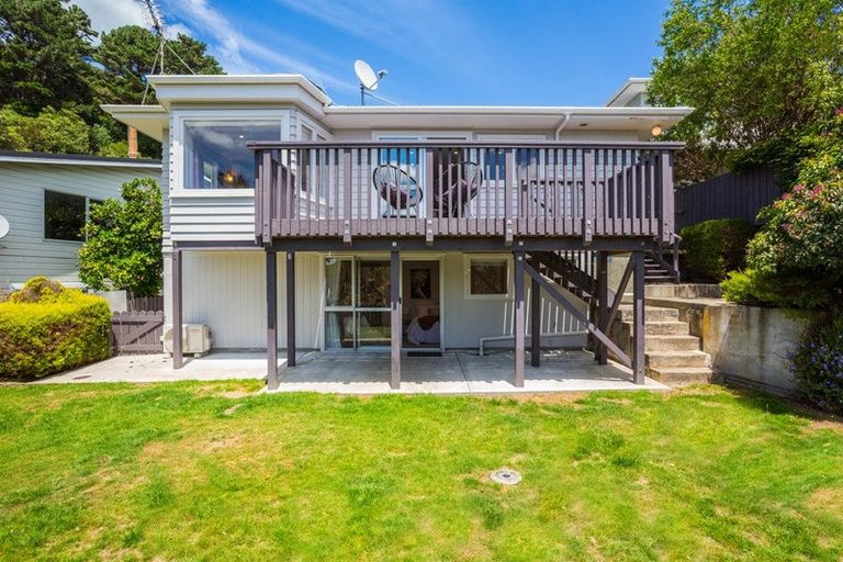 Photo of property in 17 Southern Cross Crescent, Island Bay, Wellington, 6023