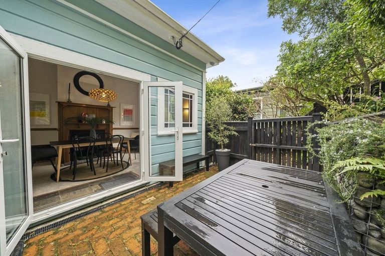Photo of property in 27 Mortimer Terrace, Aro Valley, Wellington, 6021
