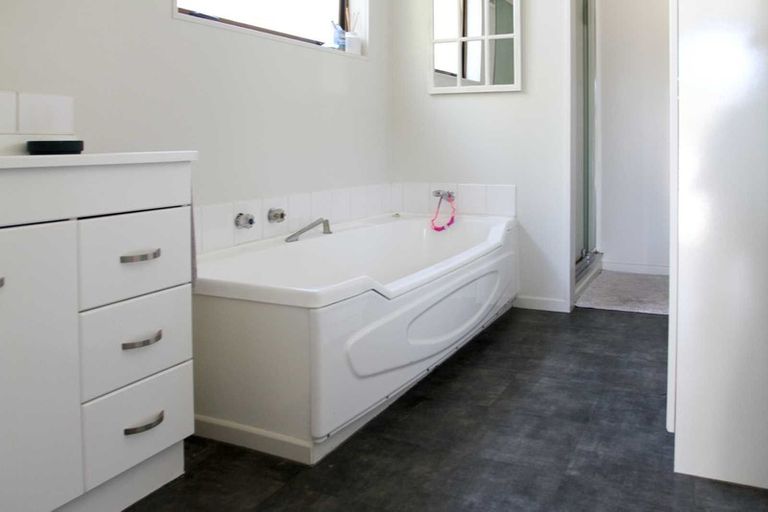 Photo of property in 64 Waimea West Road, Brightwater, 7022