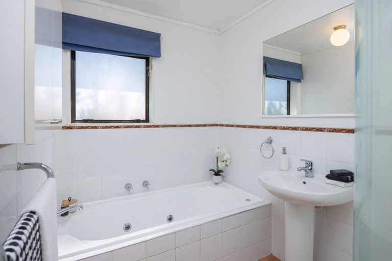 Photo of property in 2 Horoeka Court, Pukete, Hamilton, 3200