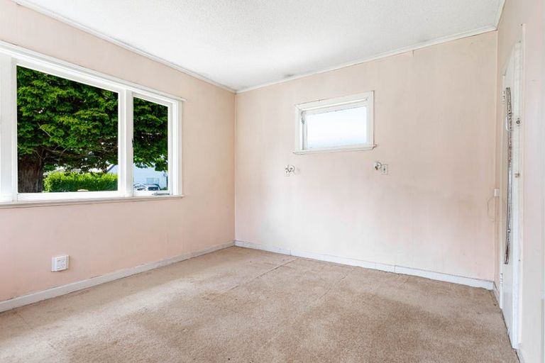 Photo of property in 2 Barberry Lane, Te Atatu Peninsula, Auckland, 0610
