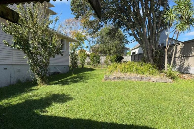 Photo of property in 572 Beach Road, Rothesay Bay, Auckland, 0630
