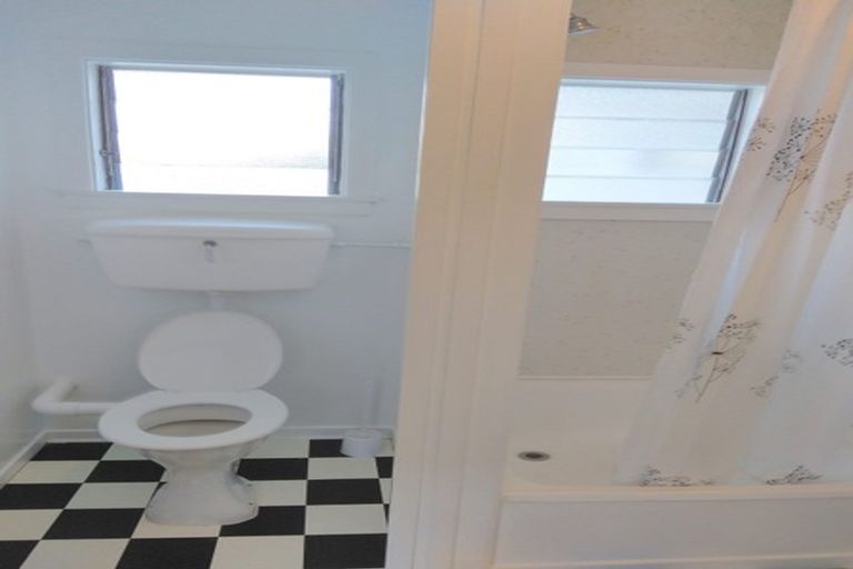 Photo of property in 25 Fulford Street, New Plymouth, 4310