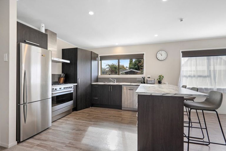 Photo of property in 317 Shakespeare Street, Leamington, Cambridge, 3432