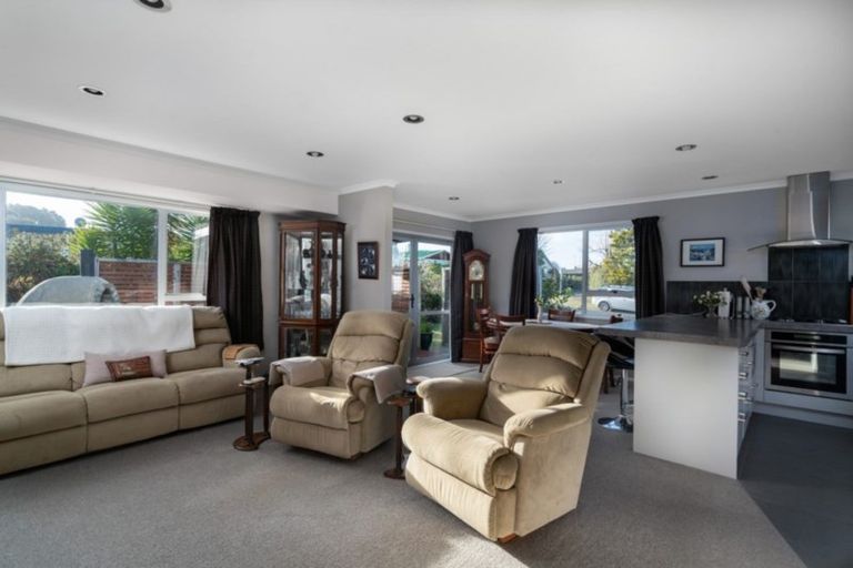Photo of property in 7 Reeves Road, Acacia Bay, Taupo, 3330