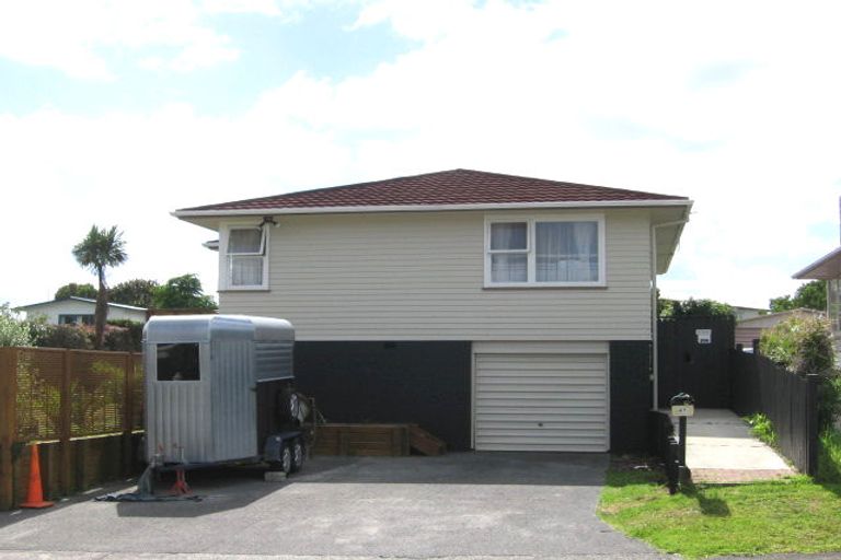 Photo of property in 41 Paragon Avenue, Beach Haven, Auckland, 0626