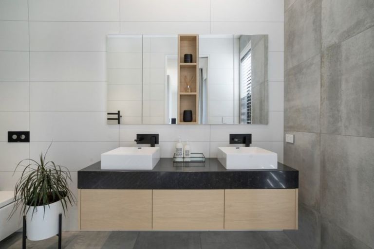 Photo of property in 5 Forest Heights, Wanaka, 9305