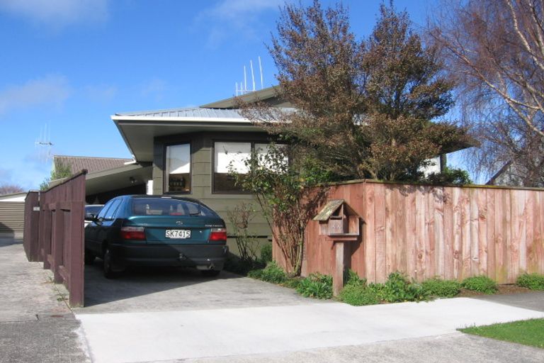 Photo of property in 44 Raglan Avenue, Cloverlea, Palmerston North, 4412