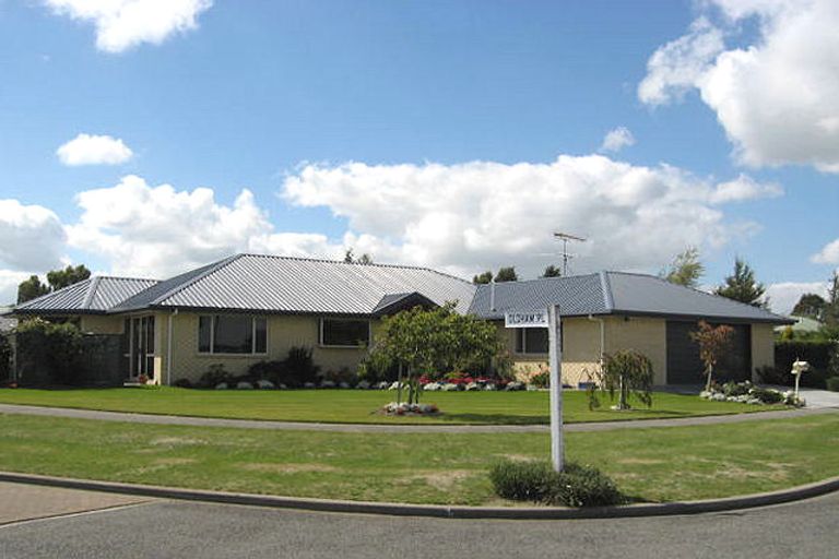 Photo of property in 4 Devon Crescent, Darfield, 7510