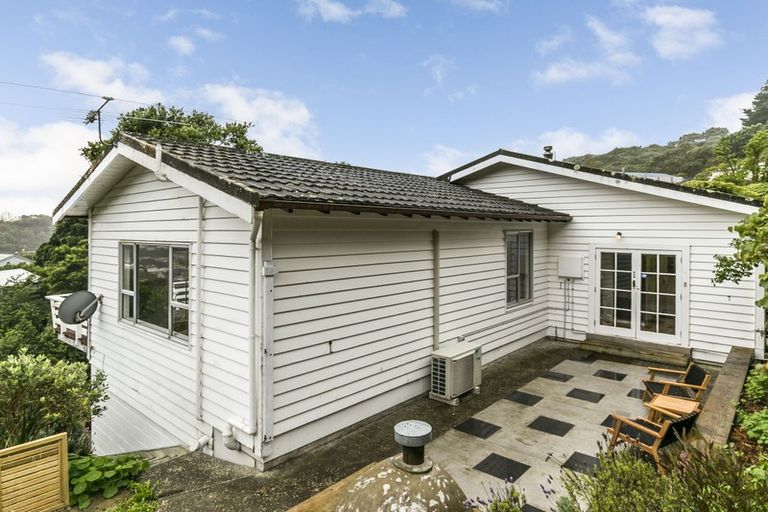 Photo of property in 22 Liffey Crescent, Island Bay, Wellington, 6023