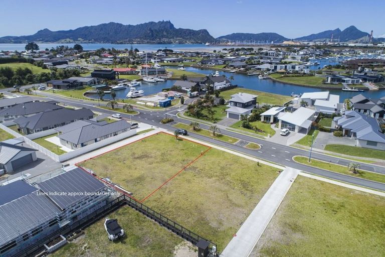 Photo of property in 16 Waitemata Drive, One Tree Point, 0118