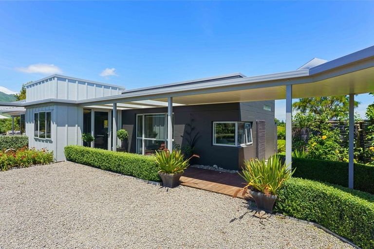 Photo of property in 104 Raukawa Road, Peka Peka, Waikanae, 5391