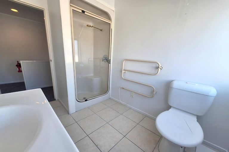 Photo of property in 1/1 Takutai Avenue, Bucklands Beach, Auckland, 2012