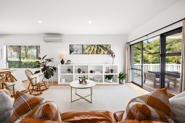 Photo of property in 42 Busby Hill, Havelock North, 4130