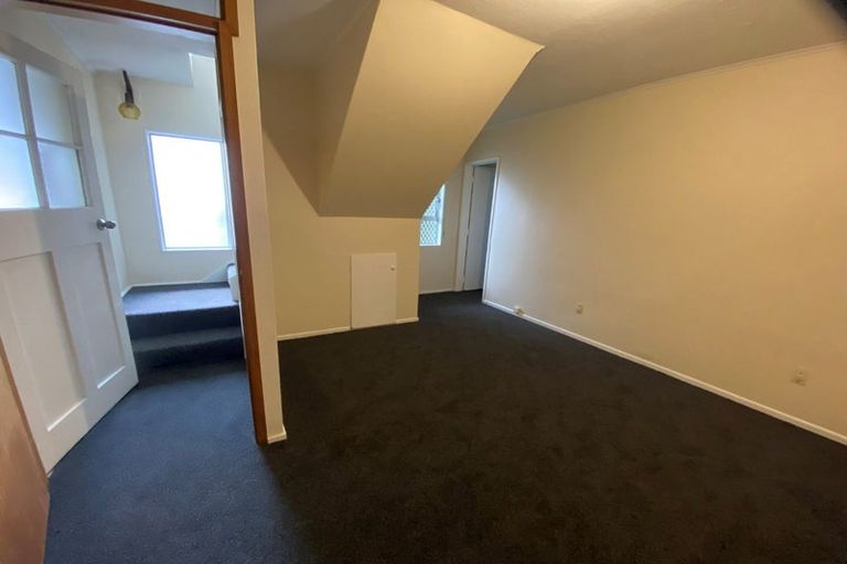 Photo of property in 20a Bloomsbury Grove, Newlands, Wellington, 6037