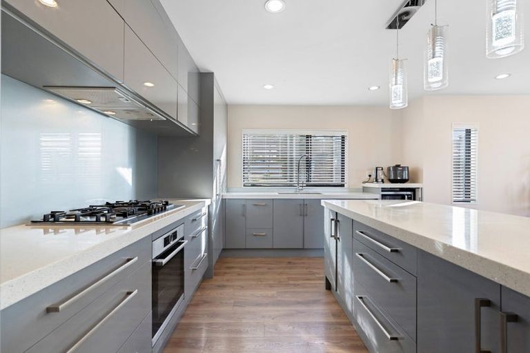 Photo of property in 11 Matisse Drive, West Harbour, Auckland, 0618