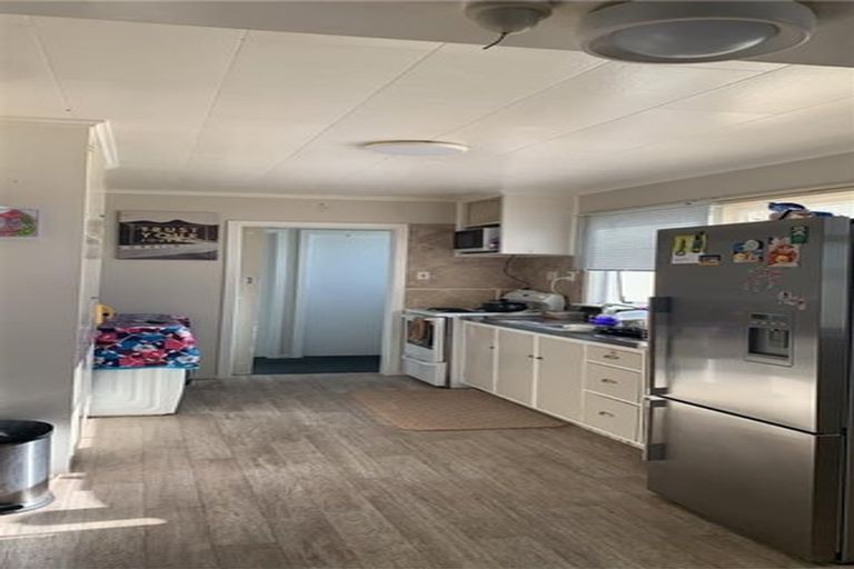 Photo of property in 6 Maratahu Street, Westown, New Plymouth, 4310