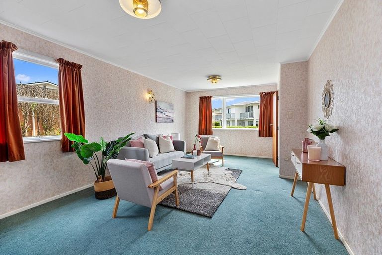 Photo of property in 30 Westview Grove, Miramar, Wellington, 6022