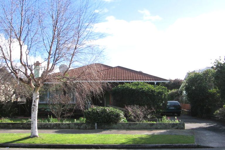 Photo of property in 16 Miro Street, Takaro, Palmerston North, 4410