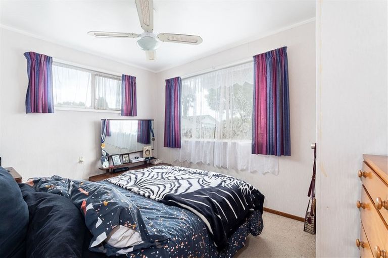 Photo of property in 16 Glen Road, Ranui, Auckland, 0612