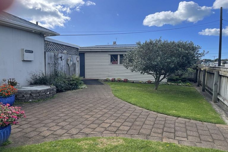 Photo of property in 18 Seymour Street, Waitara, 4320