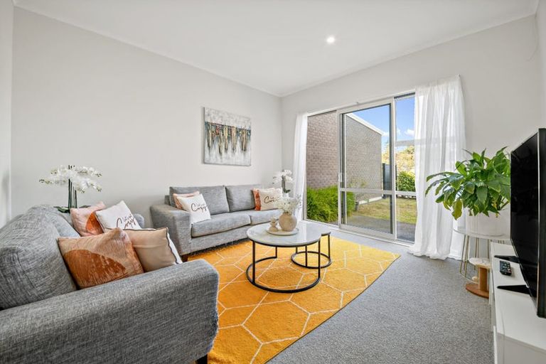 Photo of property in 72 Karepiro Drive, Stanmore Bay, Whangaparaoa, 0932