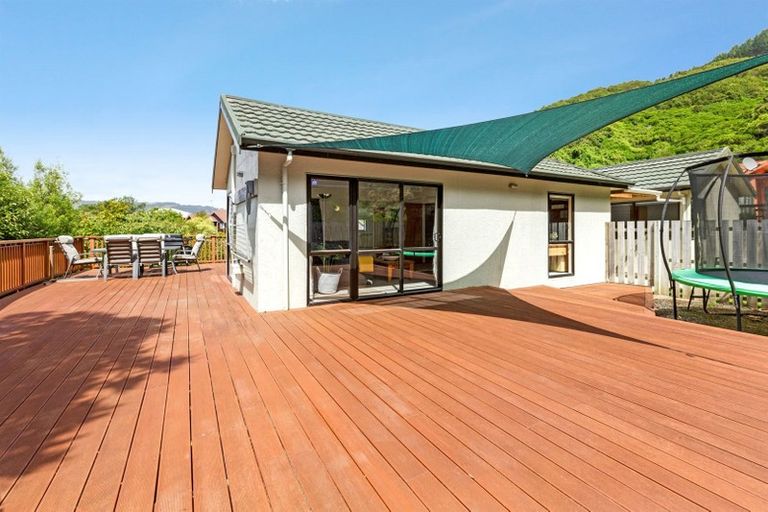 Photo of property in 70 Peterhouse Street, Tawa, Wellington, 5028
