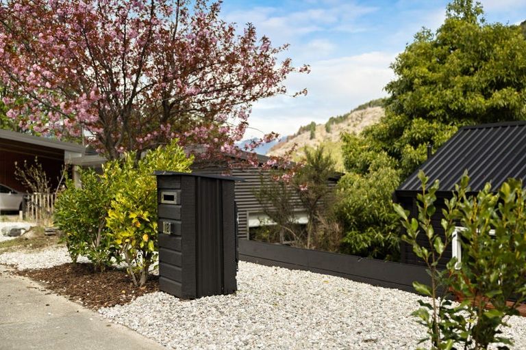 Photo of property in 12 Mackinnon Terrace, Sunshine Bay, Queenstown, 9300