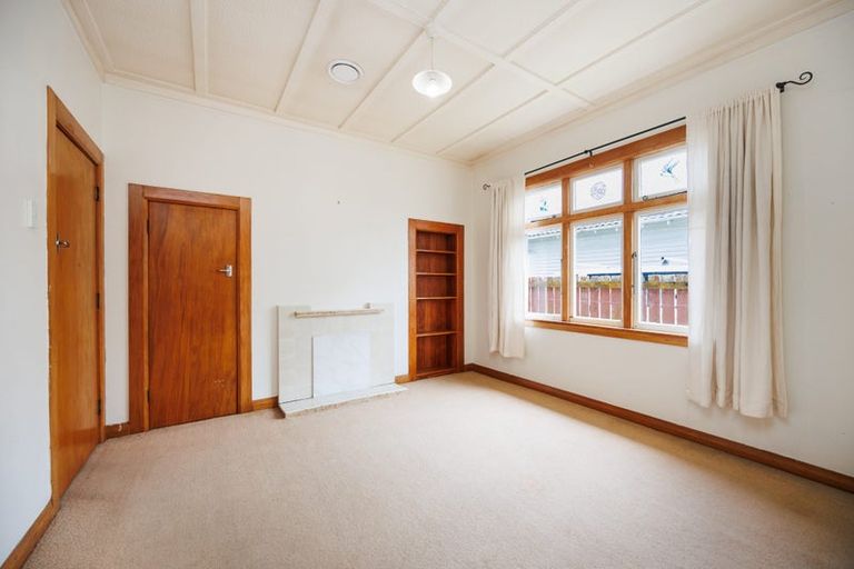 Photo of property in 33 Kingswood Street, Takaro, Palmerston North, 4412