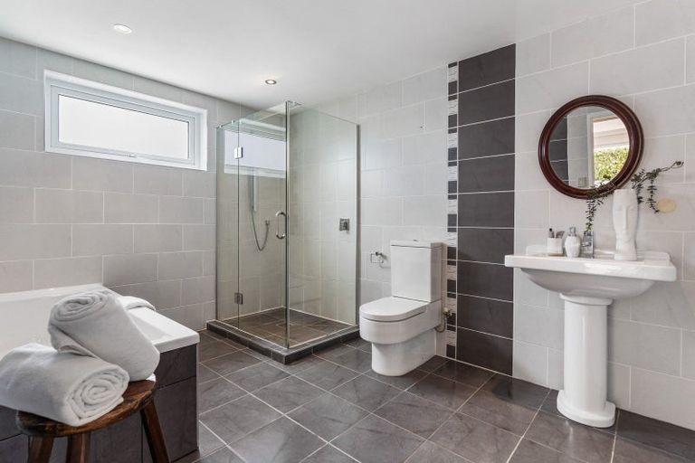 Photo of property in 1/7 Colmar Road, Mellons Bay, Auckland, 2014