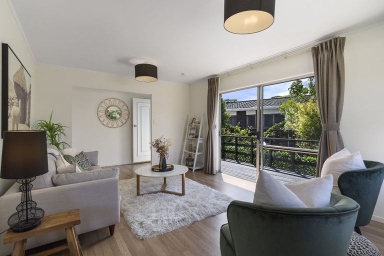 Photo of property in 6 Mannering Place, Hillcrest, Auckland, 0627