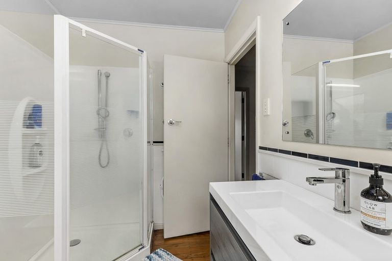 Photo of property in 24 Ranui Terrace, Tawa, Wellington, 5028