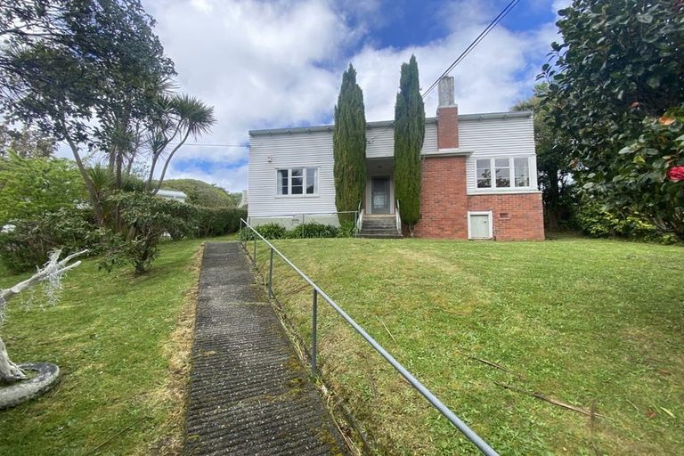 Photo of property in 12 Wavell Street, Karori, Wellington, 6012