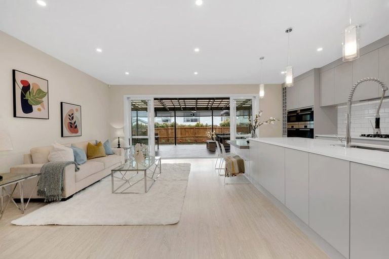 Photo of property in 61 Donegal Park Drive, Flat Bush, Auckland, 2019