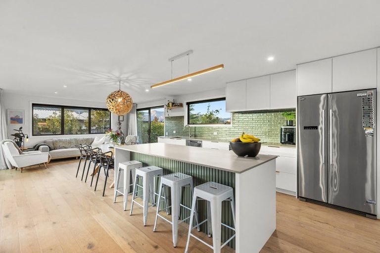 Photo of property in 11 Centre Crescent, Wanaka, 9305