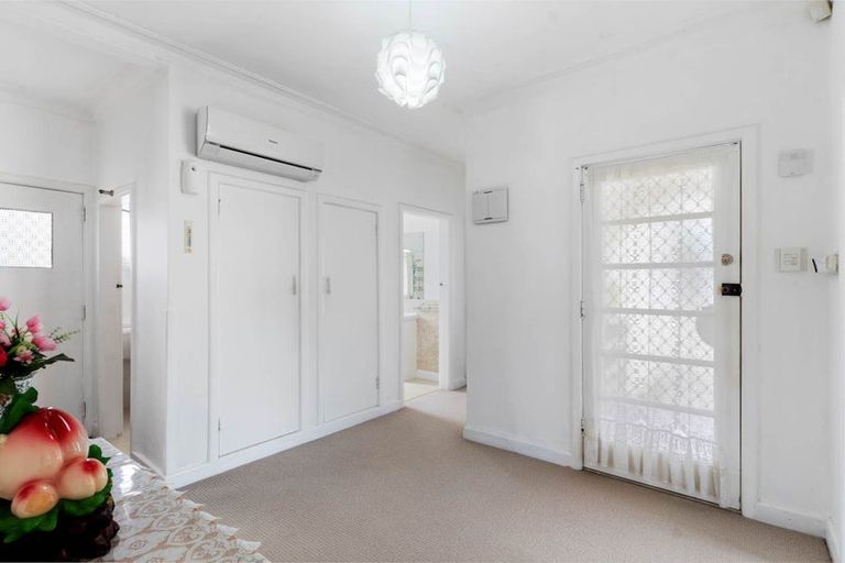 Photo of property in 50a Megan Avenue, Pakuranga Heights, Auckland, 2010